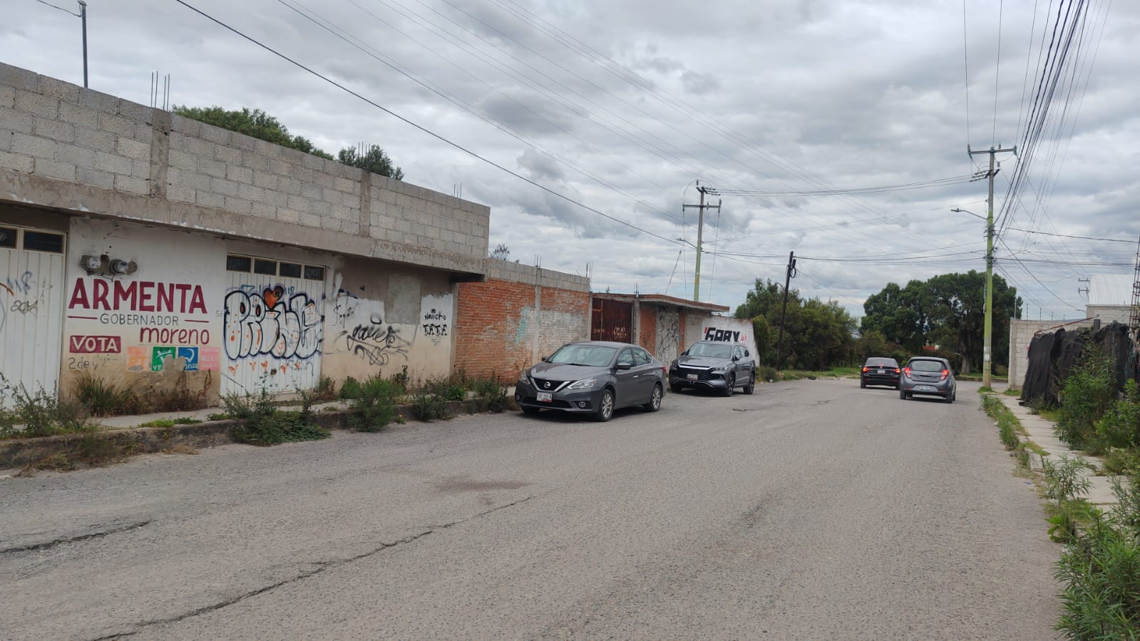 Terreno con tres locales  